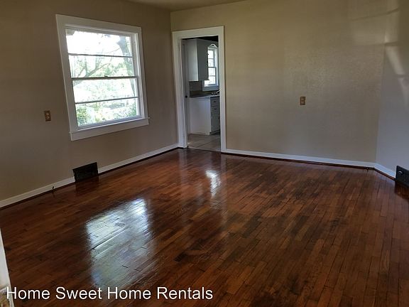 3rd image of 120 Doris Ave