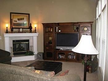 1st image of 517 NE Jasper Cir