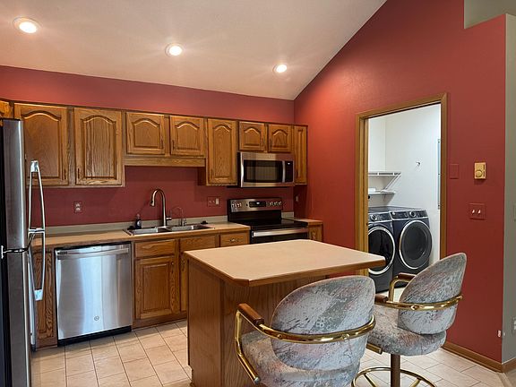 5th image of 300 Roosevelt Rd SW APT 12