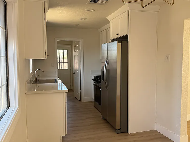 3418 Mountain Ave — Photo 2