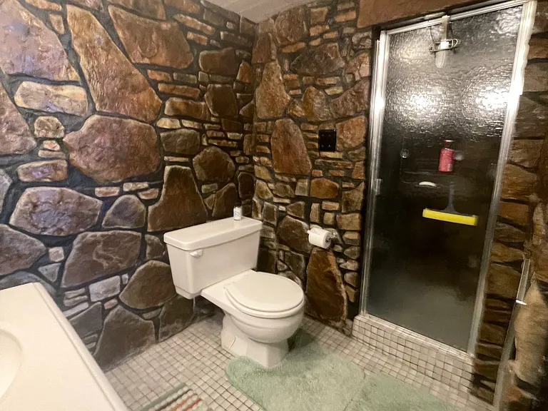716 Southern Ave — Photo 15