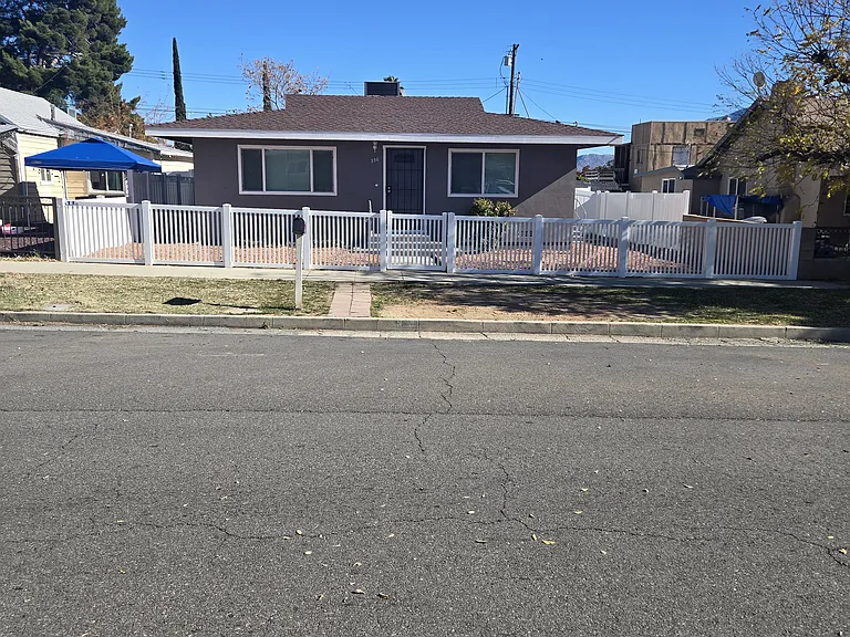 330 N 4th St — Photo 2