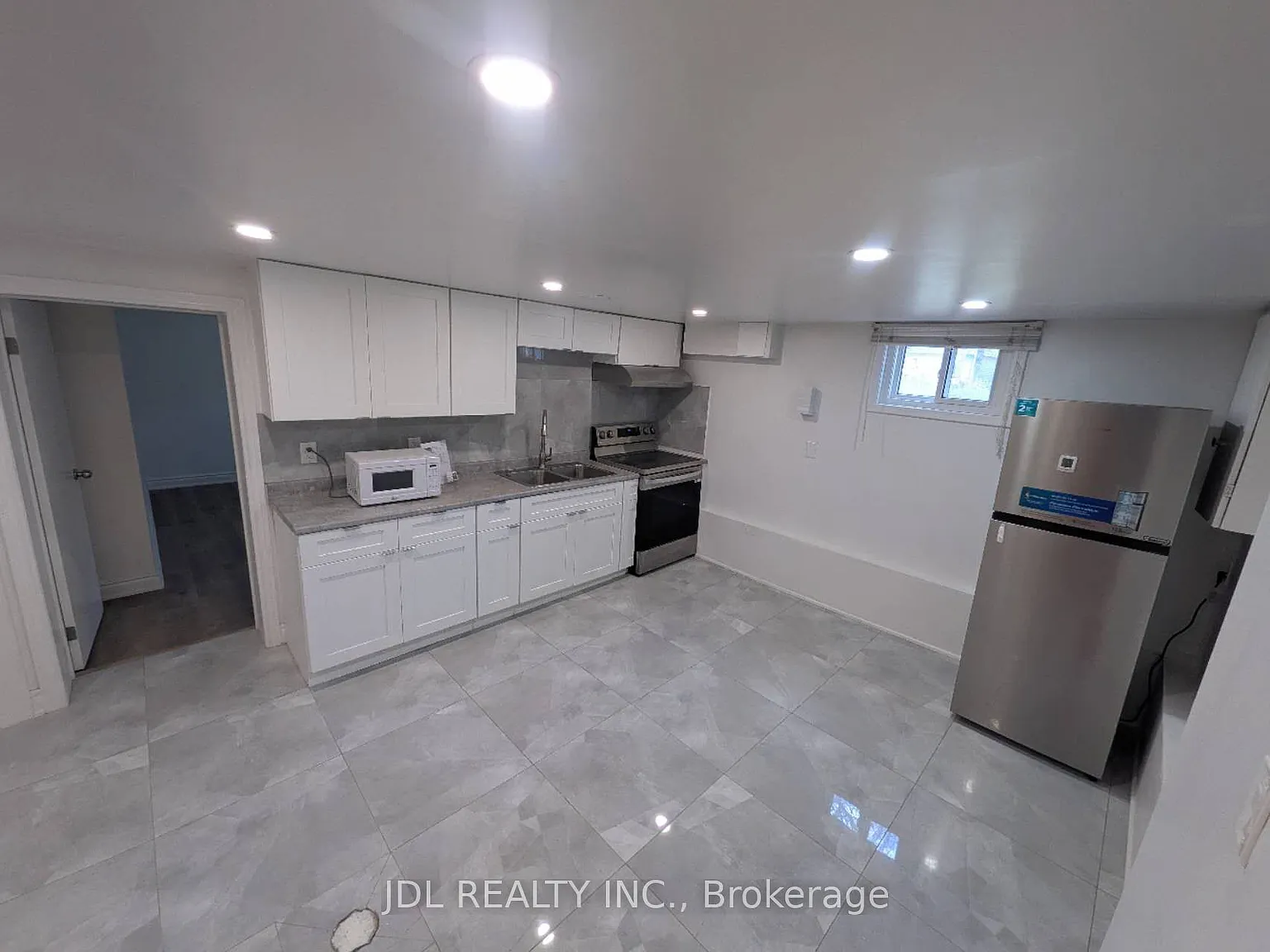 3 bed, $2,000 — Photo 1