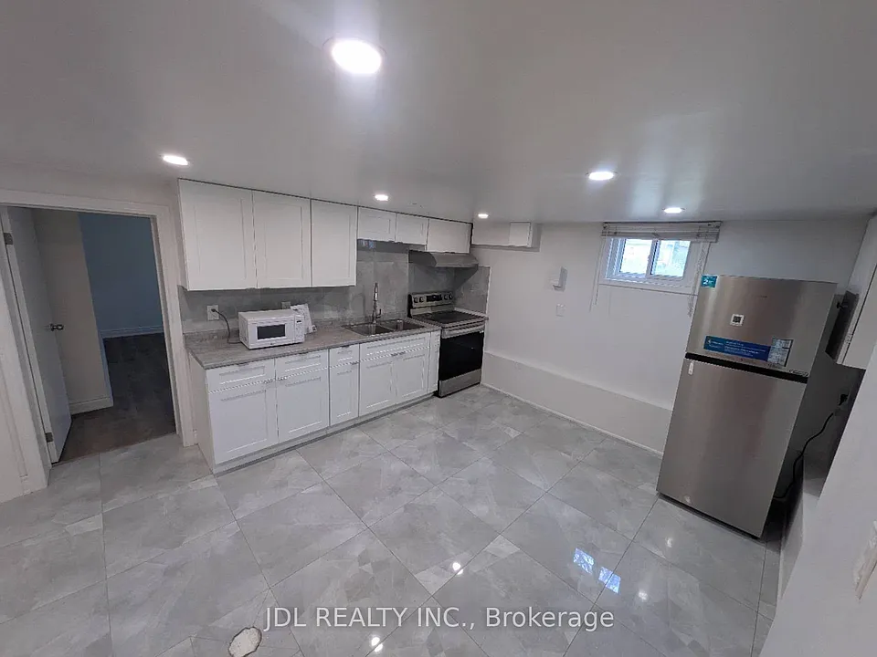 345 Centre St E