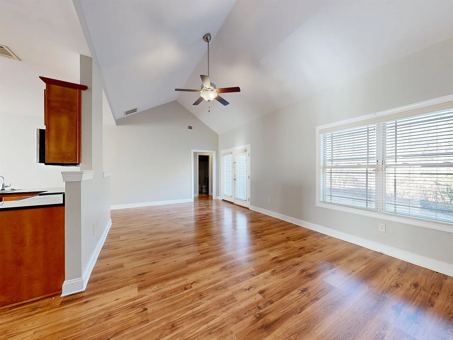 4 bed, 3.0 bath, 1773 sqft, $2,400 — Photo 4