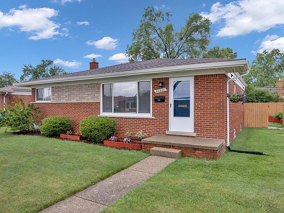 2nd image of 30527 Garry Ave