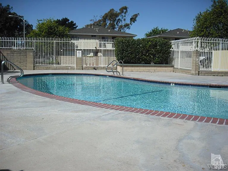 2 bed, 1.0 bath, 806 sqft, $2,600 — Photo 3