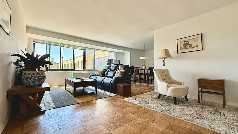 2 bed, 991 sqft, $2,728 — Photo 3