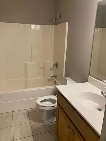 2 bed, 1.5 bath, 1000 sqft, $1,300 — Photo 3