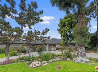1401 Allenford Ave, Los Angeles, CA 90049