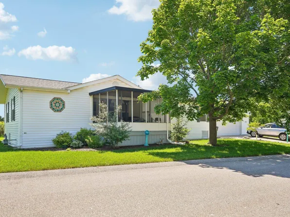 412 Harbor Heights Dr, Waterford, WI 53185