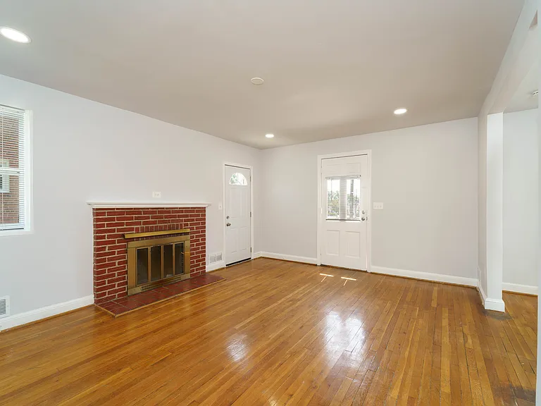 10024 Lorain Ave — Photo 6