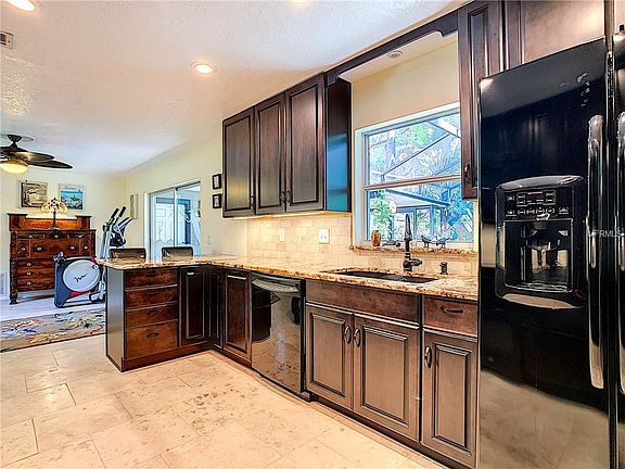 4th image of 1248 Woodstock Dr