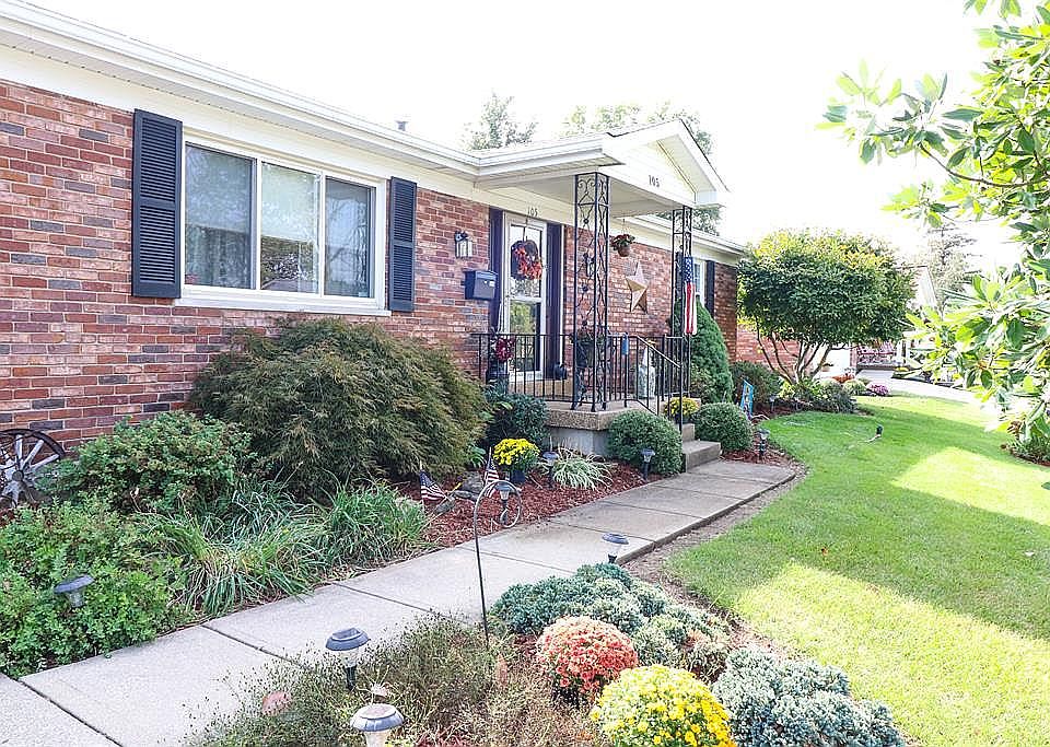 1st image of 105 Lawrence Dr