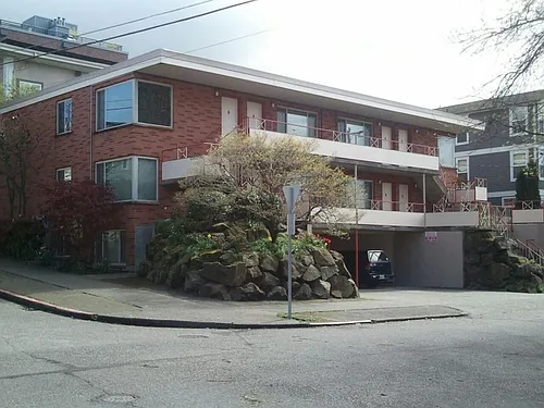 103 E Lynn St #202 Photo 1