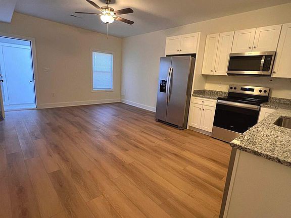 4th image of 113 W North St #100