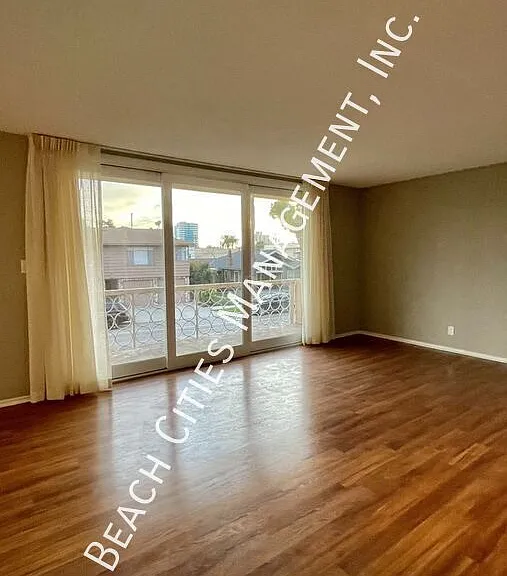 2033 E 3rd St #1B — Photo 14