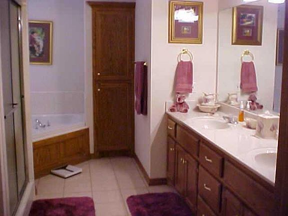 5th image of 2105 Lakeview Dr