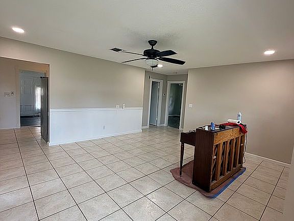 5th image of 425 Easy St