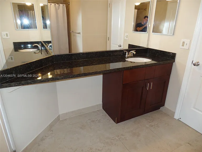 2811 N Oakland Forest Dr #205 — Photo 10
