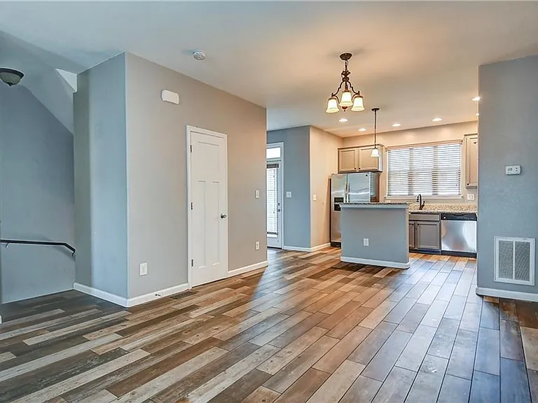 624 Foster Ln — Photo 8