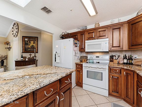3rd image of 1676 Westwind Dr