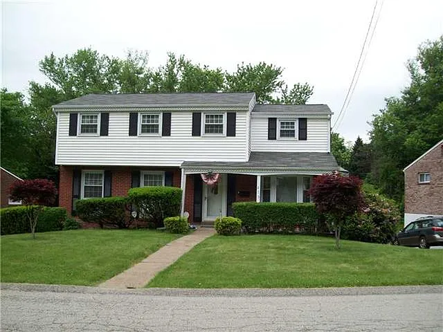 275 McKenzie Dr photo 1