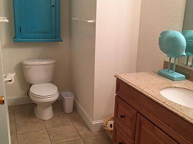 Hall bathroom 2