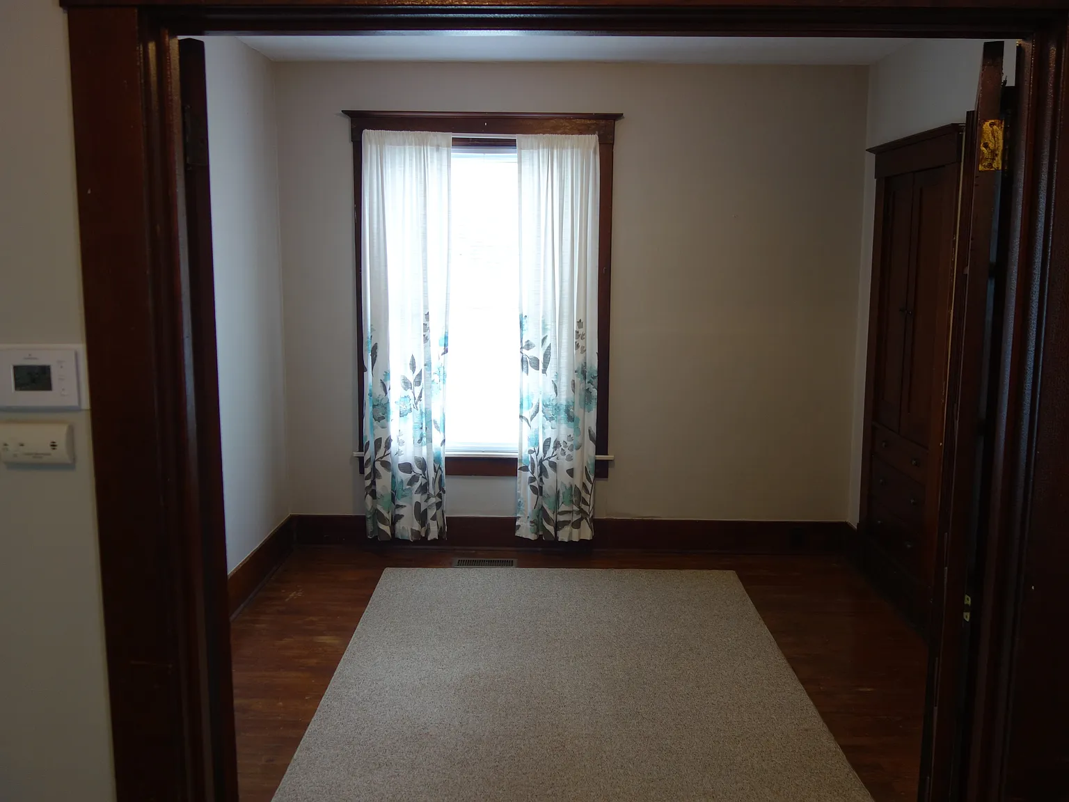 1 bed, 700 sqft, $1,200 — Photo 3