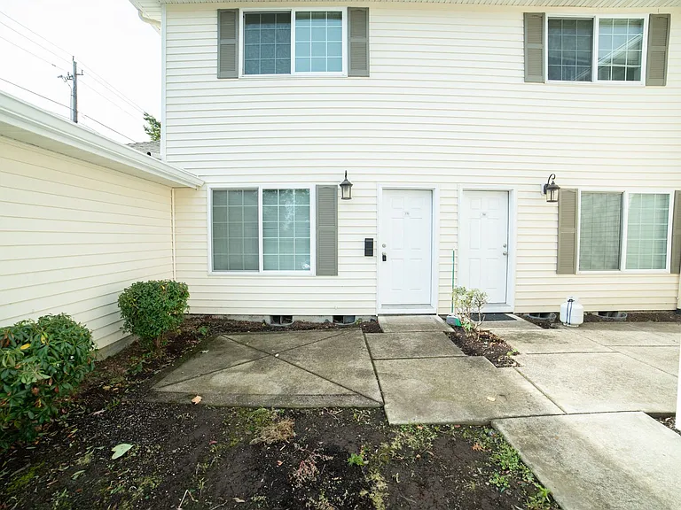 370 N Douglas St — Photo 22