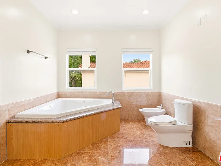 23114 Mariano St — Photo 36