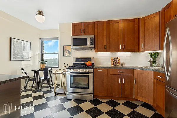 Sold by Garfield Realty  | media 8