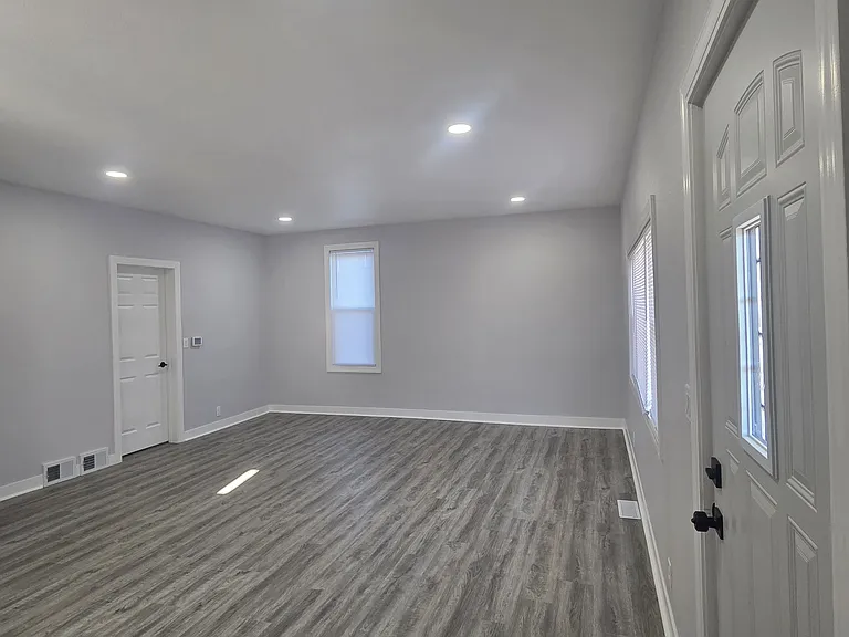 1230 Englewood Ave — Photo 4