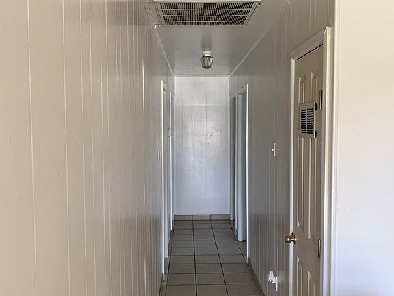 3rd image of 913 Snyder St