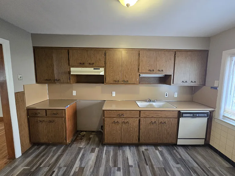 9657 E Outer Dr #1 — Photo 10