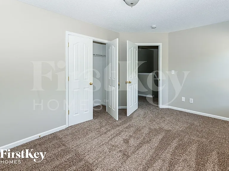 8121 Chatham Oaks Dr — Photo 11