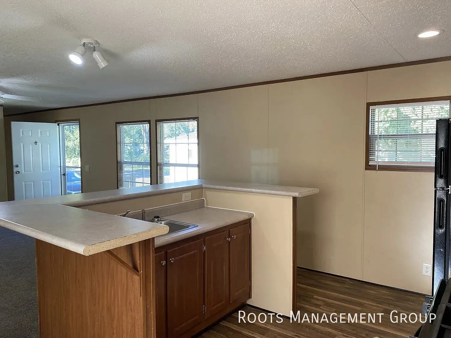 3 Bed 2 Bath Home Available for Lease at Pasadena MHC - Apply Now! — Photo 4