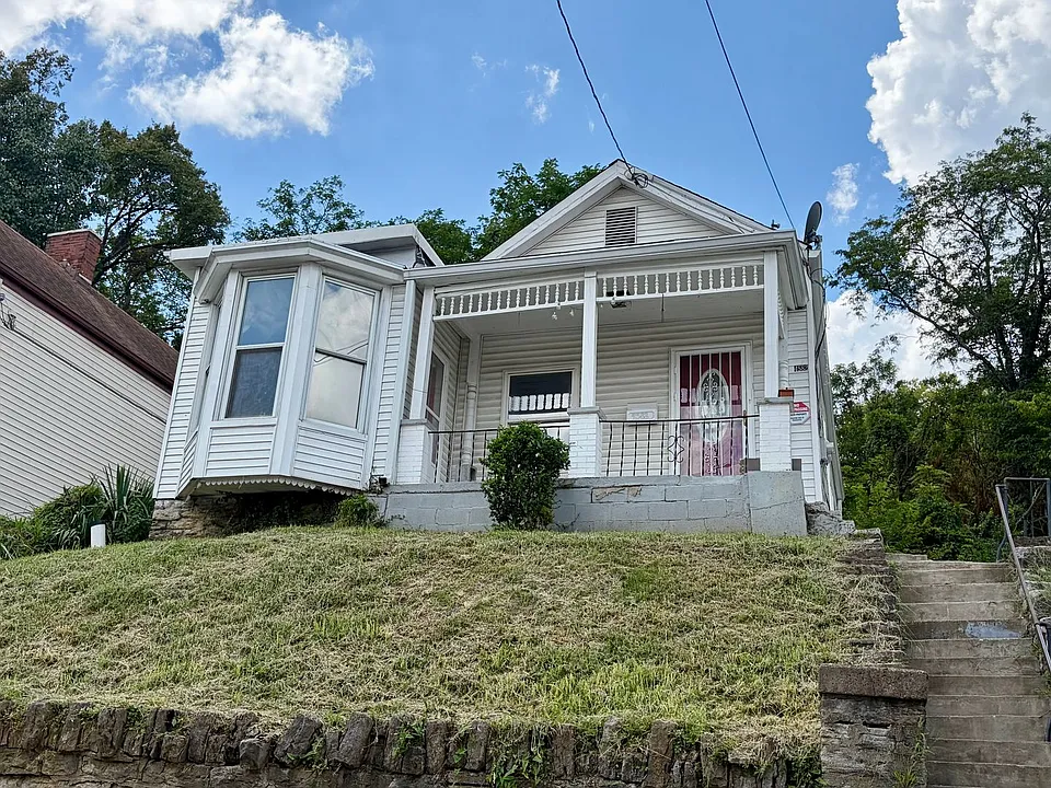 4582 Eastern Ave
