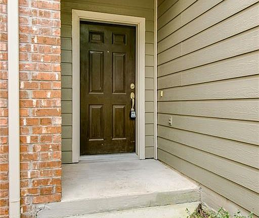 4th image of 3216 Judge Holland Ln