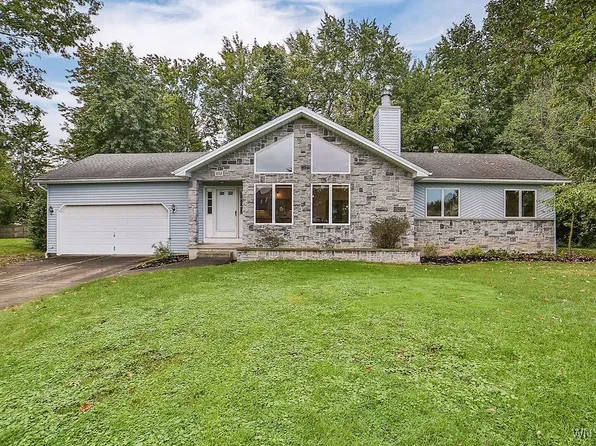 853 Carter Creek Dr, Grand Island, NY 14072