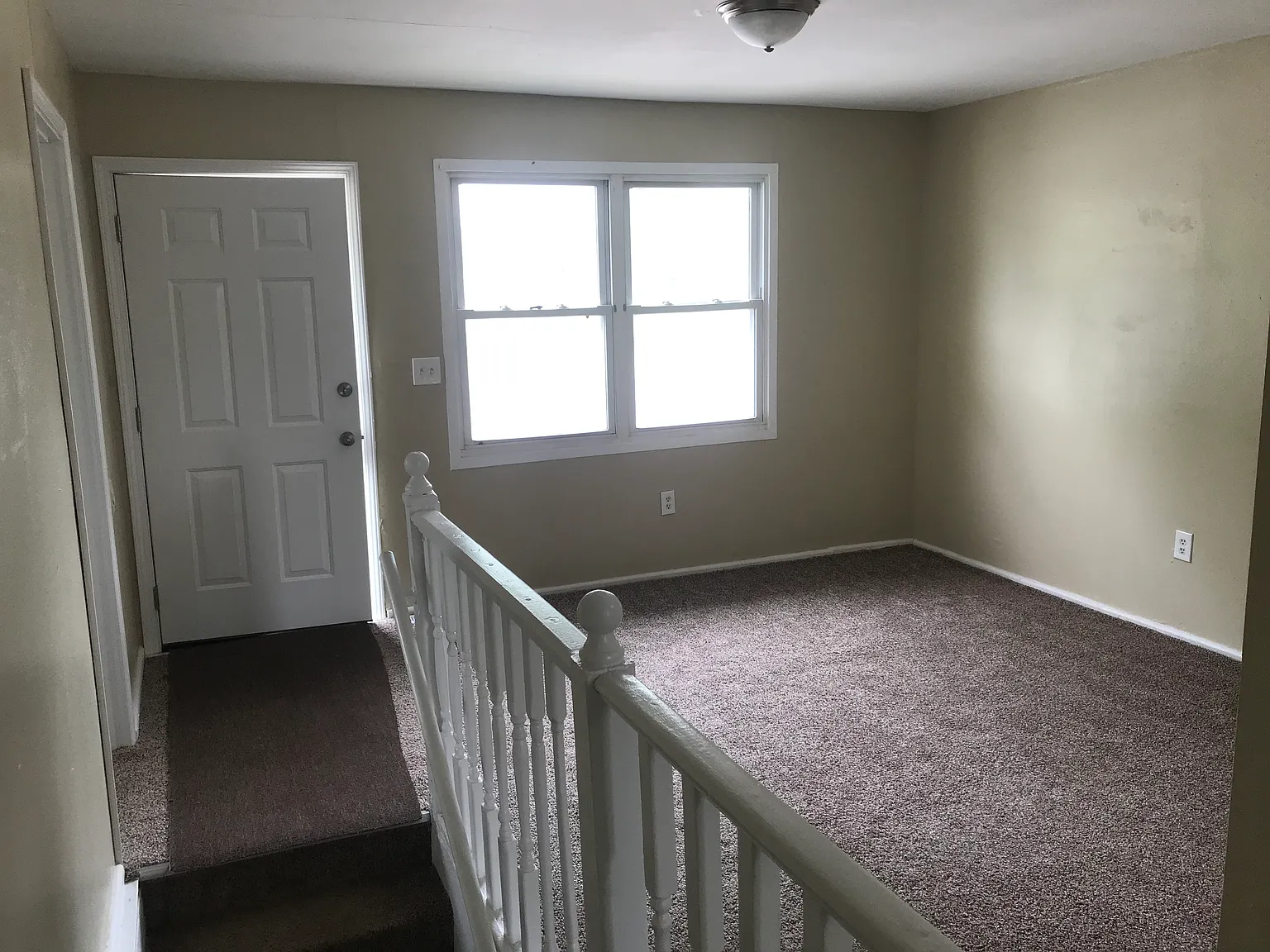 3 bed, 1348 sqft, $1,000 — Photo 3