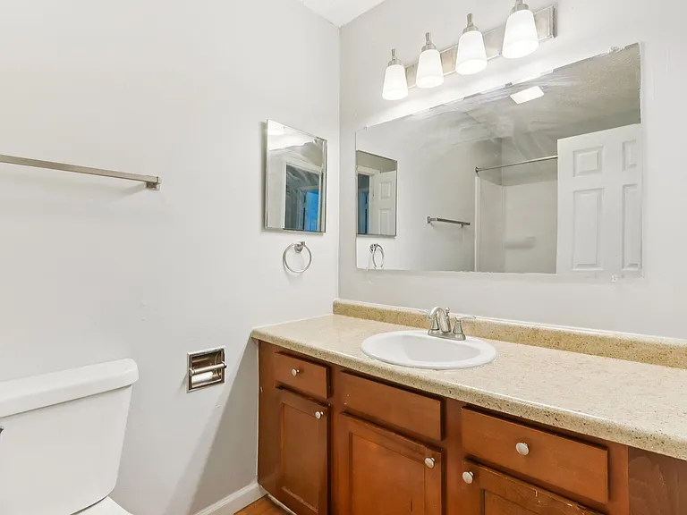 Castleton Manor Apartments — Photo 13