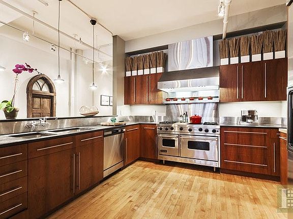 3rd image of 151 W 28th St APT 4W