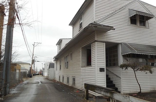 2nd image of 1541 N Lawler Ave
