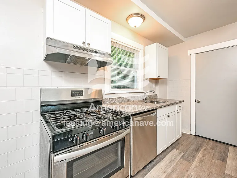 1097736_006_kitchen_6.jpg