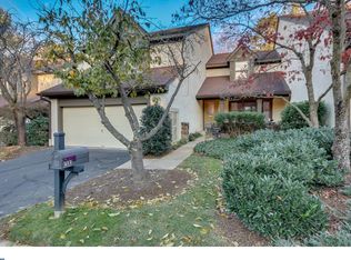 303 Applehouse Pond Dr, Chesterbrook, PA 19087