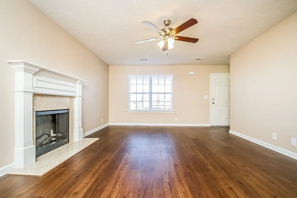 3 bed, 2.5 bath, 2094 sqft, $2,260 — Photo 3