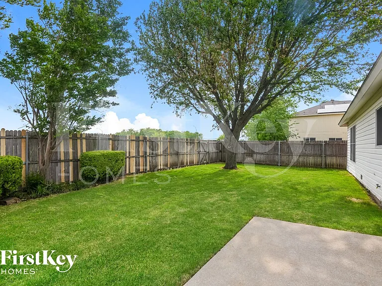 10125 Chapel Hill Ct — Photo 15