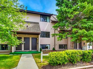 1802 92nd Ave SW, Calgary, AB T2V 4W6