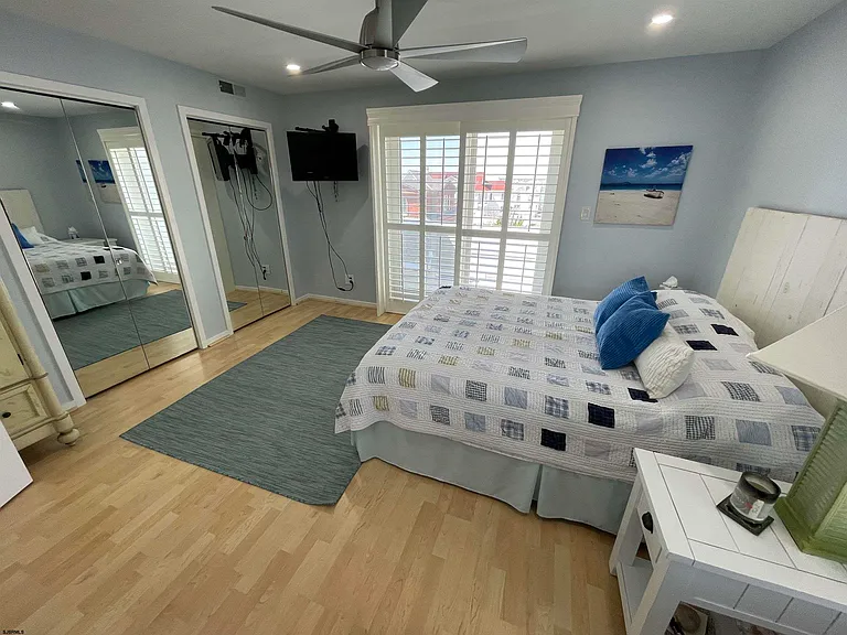1703 Beach Ter #4N — Photo 20